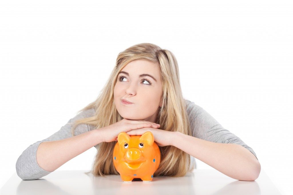 woman and her piggy bank